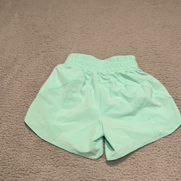 Lululemon Track That Mid-Rise Lined Short 5"
Wild Mint size 4 - Picture 4 of 7